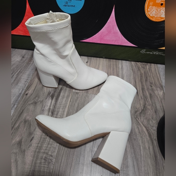 Madden Girl Women's Swift Fashion Boot Sz 8.5 White - Picture 3 of 13